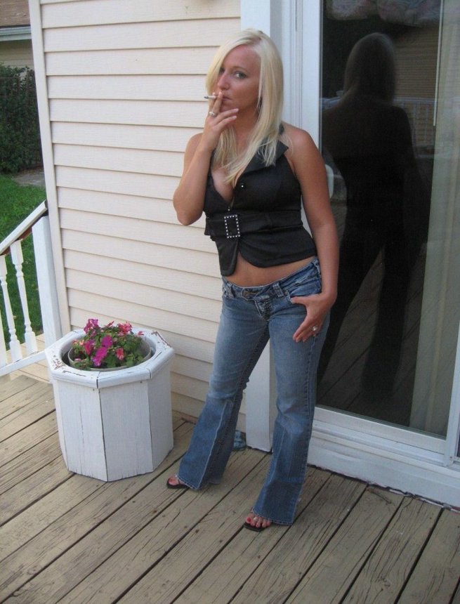 Busty blonde girl next-door prepares her sweet pussy for neighbor, amateur but.. pic